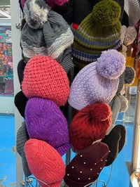 Скидки на зимние шапки и шарфы, от -10% до -50%!